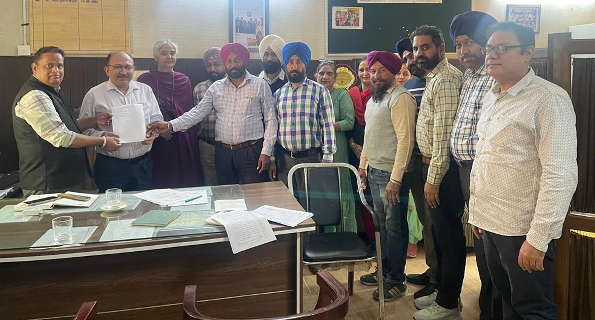 The 'pen-dropping' strike of the employees in the Civil Surgeon's office continues